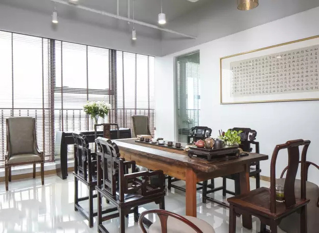 人文氣息與現(xiàn)代風(fēng)尚捏合在一起，綠色的辦公空間充滿藝術(shù)感！