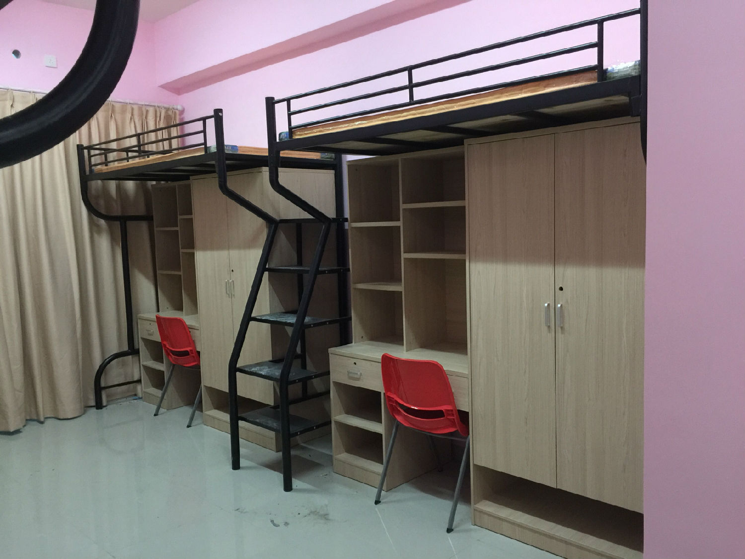 瑞得福國際學(xué)校家具辦公家具配套工程案例