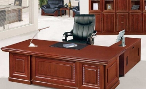 實(shí)木大班臺(tái)選購(gòu)有幾點(diǎn)注意事項(xiàng)必須要牢記的？