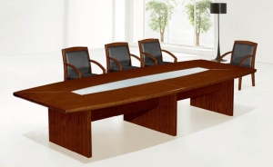 實木會議桌要保養(yǎng)，那就得有計劃的進行。